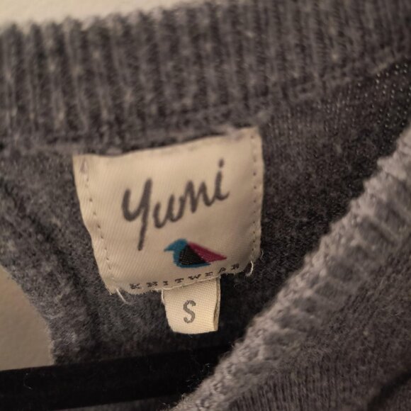 ✨‎ 3 for $15 SALE ✨YUMI Knitwear Sz Small wood blend Sweater  - Gray - Picture 4 of 5